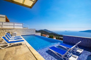 Villa Retro – Luxury & Comfortable Holiday Experience