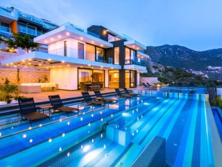 Villa Panorama – A Luxurious Holiday with a Unique View of Kalamar Bay